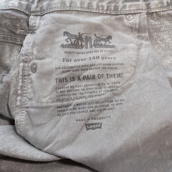 Vtg Levi's acid wash jean shorts baggy gray cotton denim high rise W42 - Picture 9 of 10